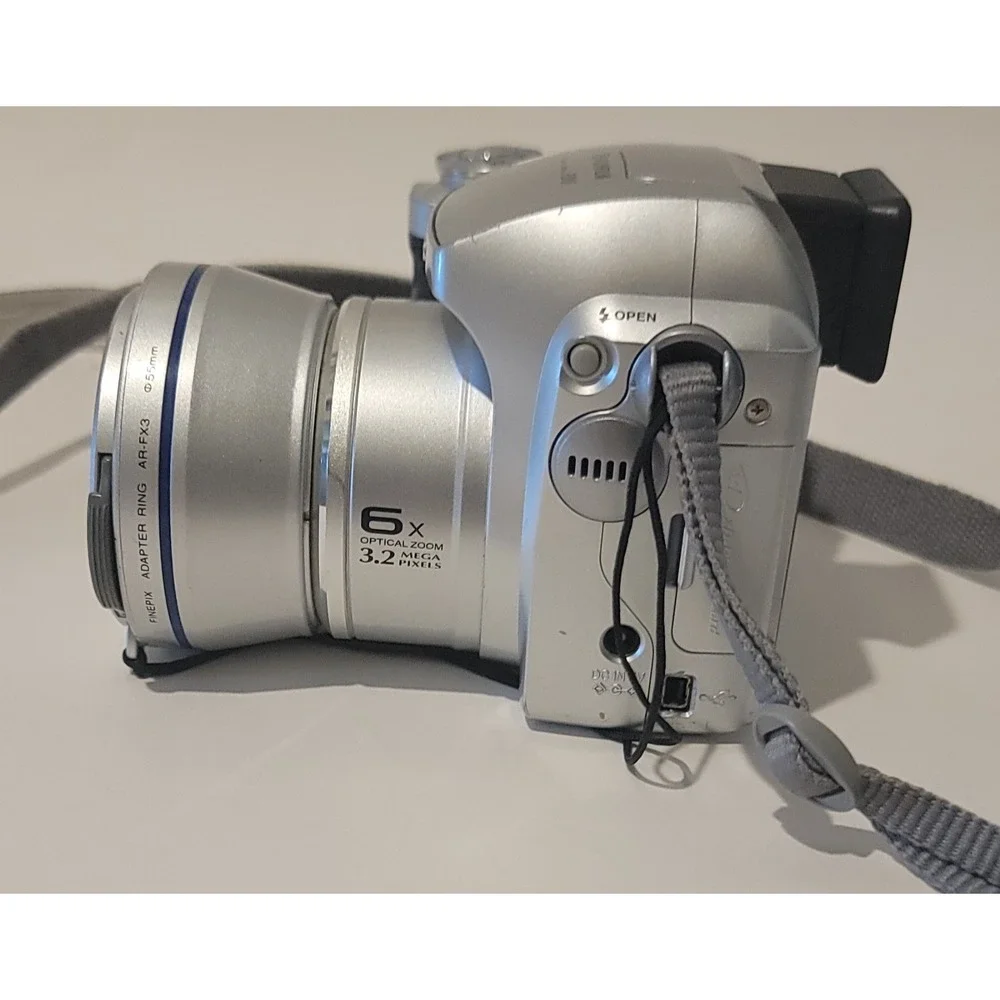 FujiFilm FinePix‎ Digital Camera 3800 Silver Tested Works Made In JAPAN